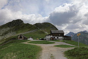 Das Tuxer-Joch-Haus vor dem Pfannkpfl